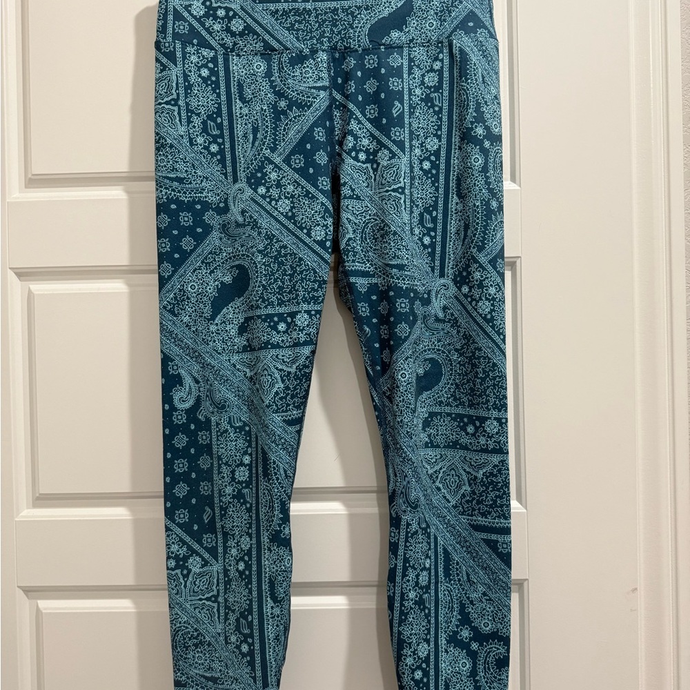 Fabletics Bandana Print Set - Picture 2 of 5